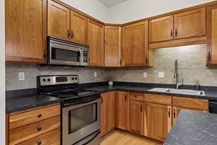 270 4th St E, Saint Paul, MN 55101 - Photo 6