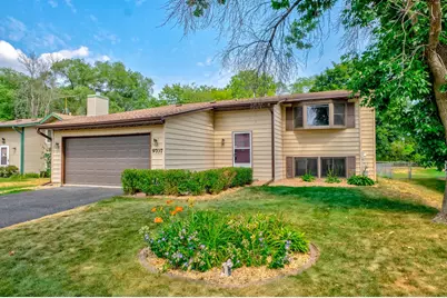 9707 Heath Avenue S, Cottage Grove, MN 55016 - Photo 2