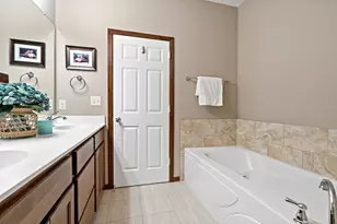 15305 Stonewood Ct, Burnsville, MN 55306 - Photo 20
