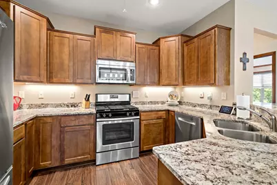 15305 Stonewood Court, Burnsville, MN 55306 - Photo 10