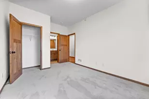 682 Bibeau Ct, Vadnais Heights, MN 55127 - Photo 8