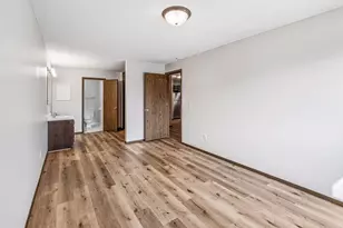 4009 Heritage Hills Dr, Bloomington, MN 55437 - Photo 10