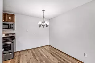 4009 Heritage Hills Dr, Bloomington, MN 55437 - Photo 8