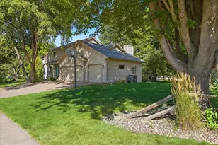 18997 Nature Ln, Eden Prairie, MN 55346 - Photo 4