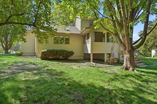 18997 Nature Ln, Eden Prairie, MN 55346 - Photo 8