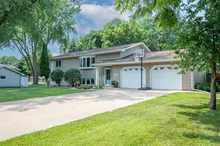 912 Shoreacres Dr, Fairmont, MN 56031 - Photo 1