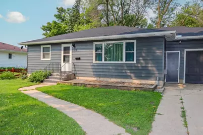 916 5th Street SW, Waseca, MN 56093 - Photo 2