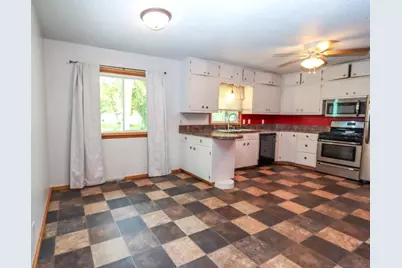 916 5th Street SW, Waseca, MN 56093 - Photo 10