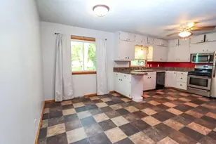 916 5th St SW, Waseca, MN 56093 - Photo 10