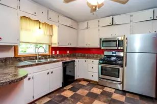 916 5th St SW, Waseca, MN 56093 - Photo 12
