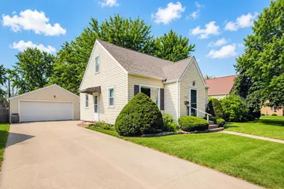 2102 E Oakland Avenue, Austin, MN 55912 - Photo 2