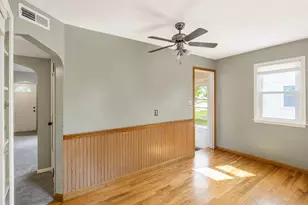 2102 E Oakland Ave, Austin, MN 55912 - Photo 12