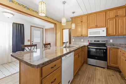 37 N Hill Street, Fountain City, WI 54629 - Photo 2