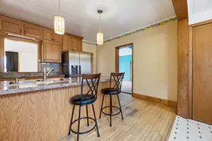 37 N Hill St, Fountain City, WI 54629 - Photo 4