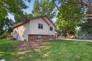 2818 26th St NW, Rochester, MN 55901 - Photo 2