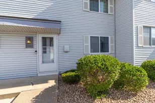 2281 Pond Ave E, Maplewood, MN 55119 - Photo 4