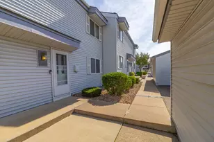 2281 Pond Ave E, Maplewood, MN 55119 - Photo 2