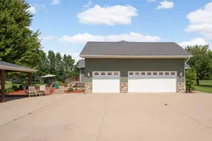 423 Doppy Ln, Le Sueur, MN 56058 - Photo 6