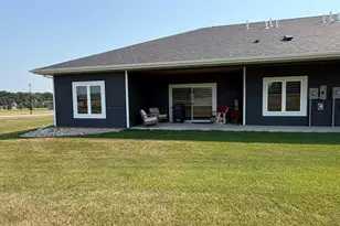 719 Tallgrass Cir, Luverne, MN 56156 - Photo 2