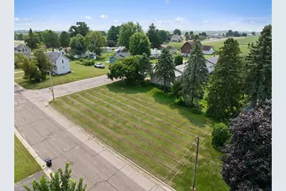 418 Monroe Street E, Caledonia, MN 55921 - Photo 2