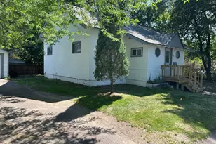 403 S 3rd St, Princeton, MN 55371 - Photo 2