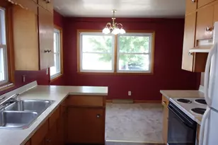 218 E 2nd St, Blue Earth, MN 56013 - Photo 2