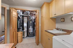 1297 Black Oaks Ct N, Plymouth, MN 55447 - Photo 38