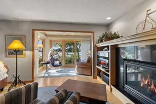 1297 Black Oaks Ct N, Plymouth, MN 55447 - Photo 10