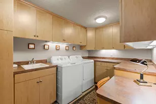 1297 Black Oaks Ct N, Plymouth, MN 55447 - Photo 36