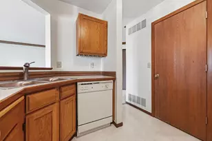 1063 Duckwood Dr, Eagan, MN 55123 - Photo 16