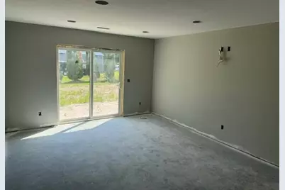 810 Texas Avenue NW, Hutchinson, MN 55350 - Photo 2