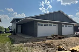 810 Texas Ave NW, Hutchinson, MN 55350 - Photo 1