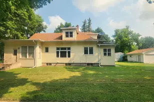 120 Park Ave W, Renville, MN 56284 - Photo 2