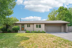 2318 Friendship Ln, Burnsville, MN 55337 - Photo 2