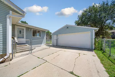 2114 51st Street NW, Rochester, MN 55901 - Photo 4