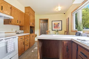 1128 11th St SW, Willmar, MN 56201 - Photo 6