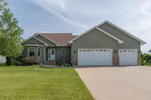 1007 Crystal Lake Dr, Lake Crystal, MN 56055 - Photo 1