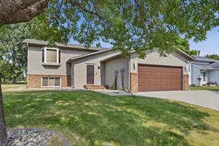 2622 29th Ave S, Moorhead, MN 56560 - Photo 2