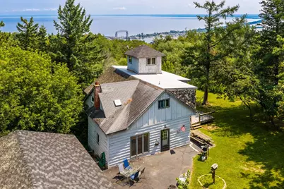 805 W 10th Street, Duluth, MN 55806 - Photo 1