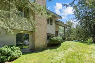 9774 Dorset Ln, Eden Prairie, MN 55347 - Photo 4