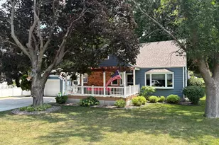 1221 S Grove Ave, Owatonna, MN 55060 - Photo 1
