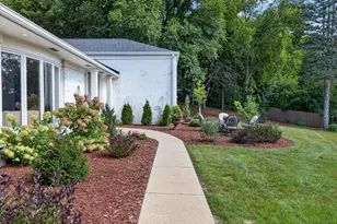 3945 Hillcrest Way, Deephaven, MN 55391 - Photo 6
