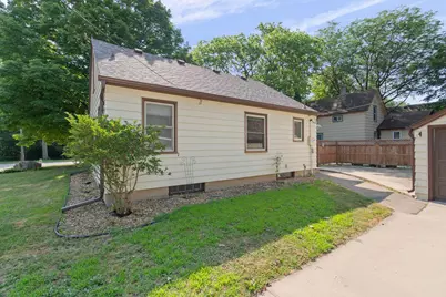 1028 1st Avenue NE, Faribault, MN 55021 - Photo 6