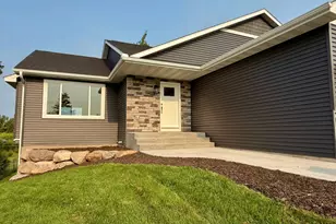 6073 Fuller Cir, Wyoming, MN 55092 - Photo 2