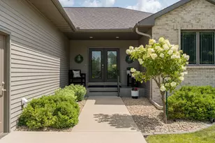 121 Grovebrook Drive, Mankato, MN 56001 - Photo 4