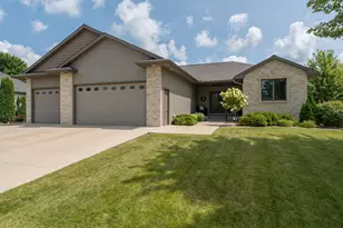121 Grovebrook Drive, Mankato, MN 56001 - Photo 2