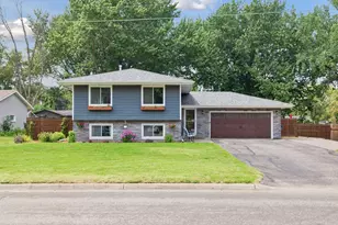 932 16th St SE, Forest Lake, MN 55025 - Photo 2