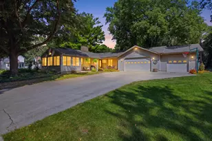 302 N 9th St, Montevideo, MN 56265 - Photo 6