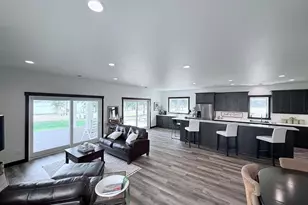 1084 W Lake Dr, Detroit Lakes, MN 56501 - Photo 6