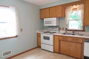 1429 14th Ave NW, Rochester, MN 55901 - Photo 4